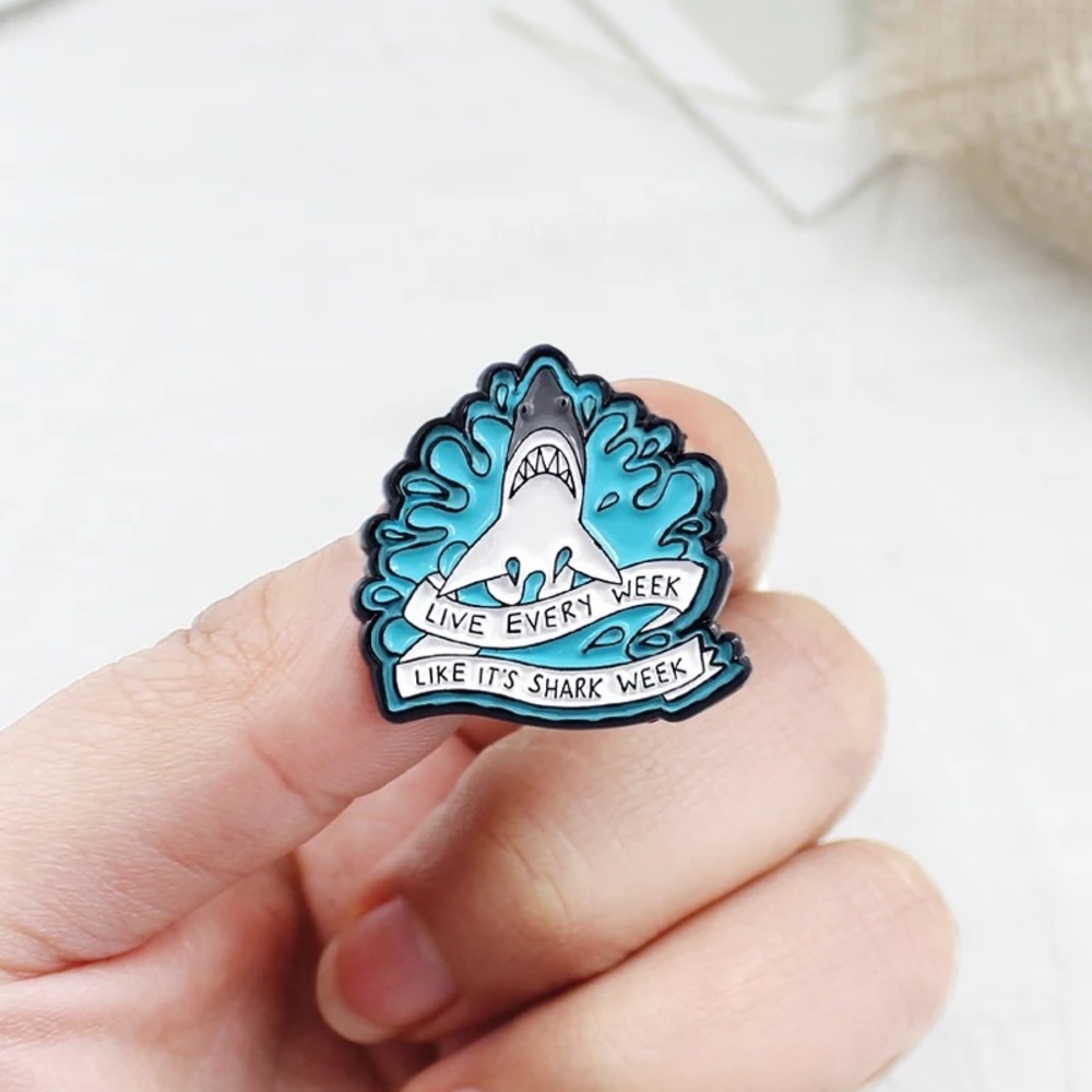 🎉 New Shark Week Pin - Picture 4 of 7
